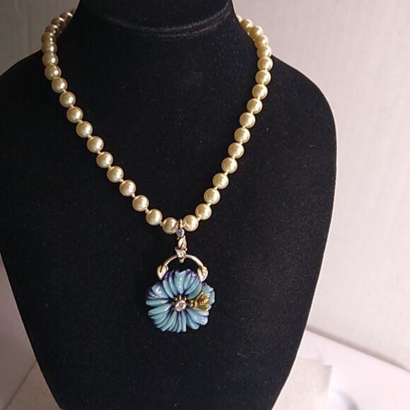 Margaret Thurman's Echo of the Dreamer Floral Enhancer Pendant - Picture 3 of 9